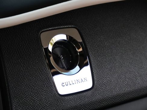 Used 2023 Rolls-Royce Cullinan AWD/4WD image 14