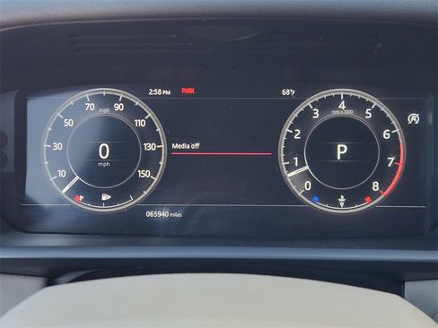 Used 2018 Land Rover Discovery SE image 15