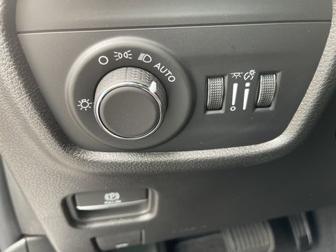 New 2025 Jeep Grand Cherokee Laredo X image 21