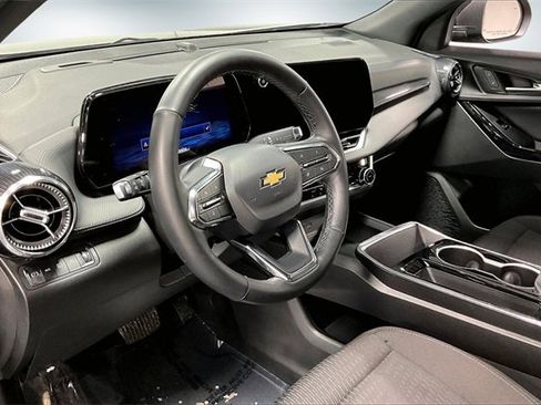 Used 2025 Chevrolet Equinox LT image 16