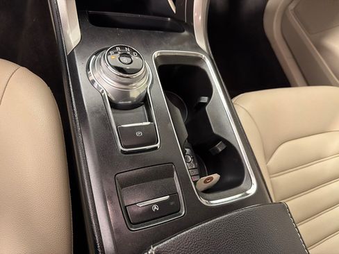 Used 2019 Ford Fusion SEL image 18