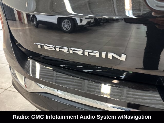Used 2024 GMC Terrain Denali w/ Denali Premium Package AWD/4WD image 10