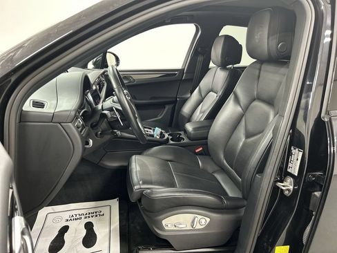 Certified 2024 Porsche Macan S AWD/4WD image 9
