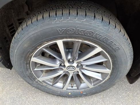 Used 2019 Toyota Highlander XLE image 6