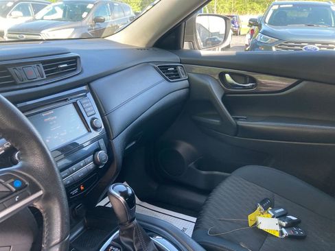 Used 2019 Nissan Rogue SV w/ Sun & Sound Touring Package AWD/4WD image 16