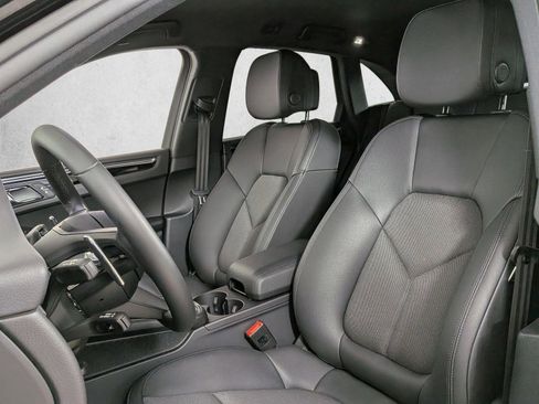 Certified 2025 Porsche Macan Turbo AWD/4WD image 5