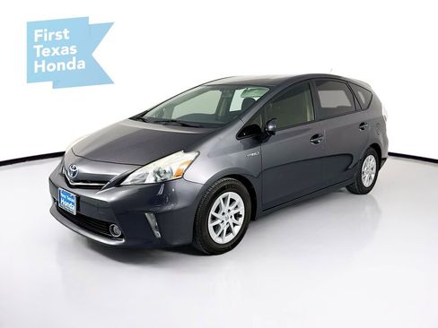 Used 2014 Toyota Prius V Two image 3
