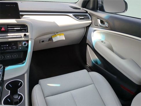 Certified 2025 Genesis G70 2.5T image 16