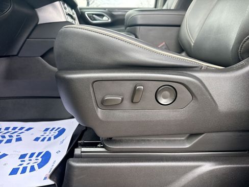 Used 2021 GMC Yukon XL SLT w/ SLT Premium Package image 14