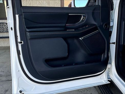 New 2025 Ford Expedition Platinum w/ Stealth Performance Package AWD/4WD image 10