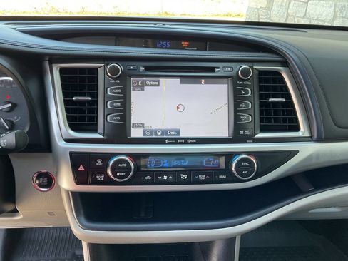 Used 2016 Toyota Highlander XLE image 19