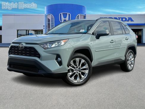 Used 2021 Toyota RAV4 XLE Premium image 2