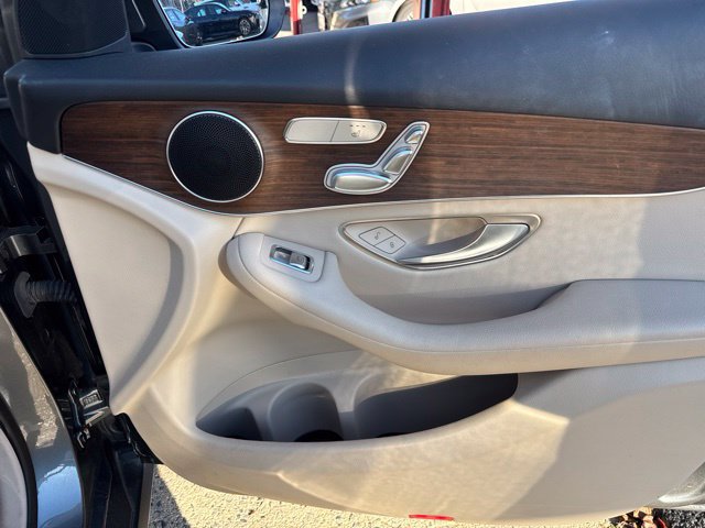 Used 2022 Mercedes-Benz GLC 300 4MATIC image 35