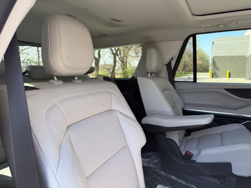 New 2026 Lincoln Navigator Reserve AWD/4WD image 22