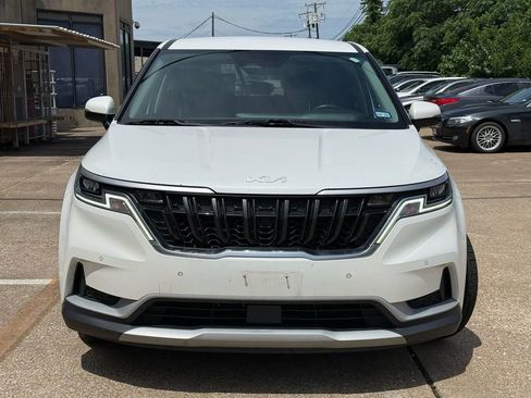 Used 2022 Kia Carnival EX FWD image 2