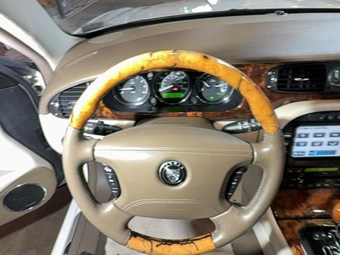 Used 2007 Jaguar XJ8 L RWD image 29