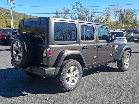 Used 2022 Jeep Wrangler Unlimited Sport image 10