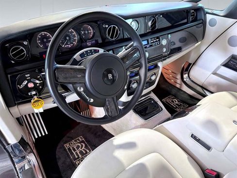 Used 2012 Rolls-Royce Phantom Drophead Coupe image 37