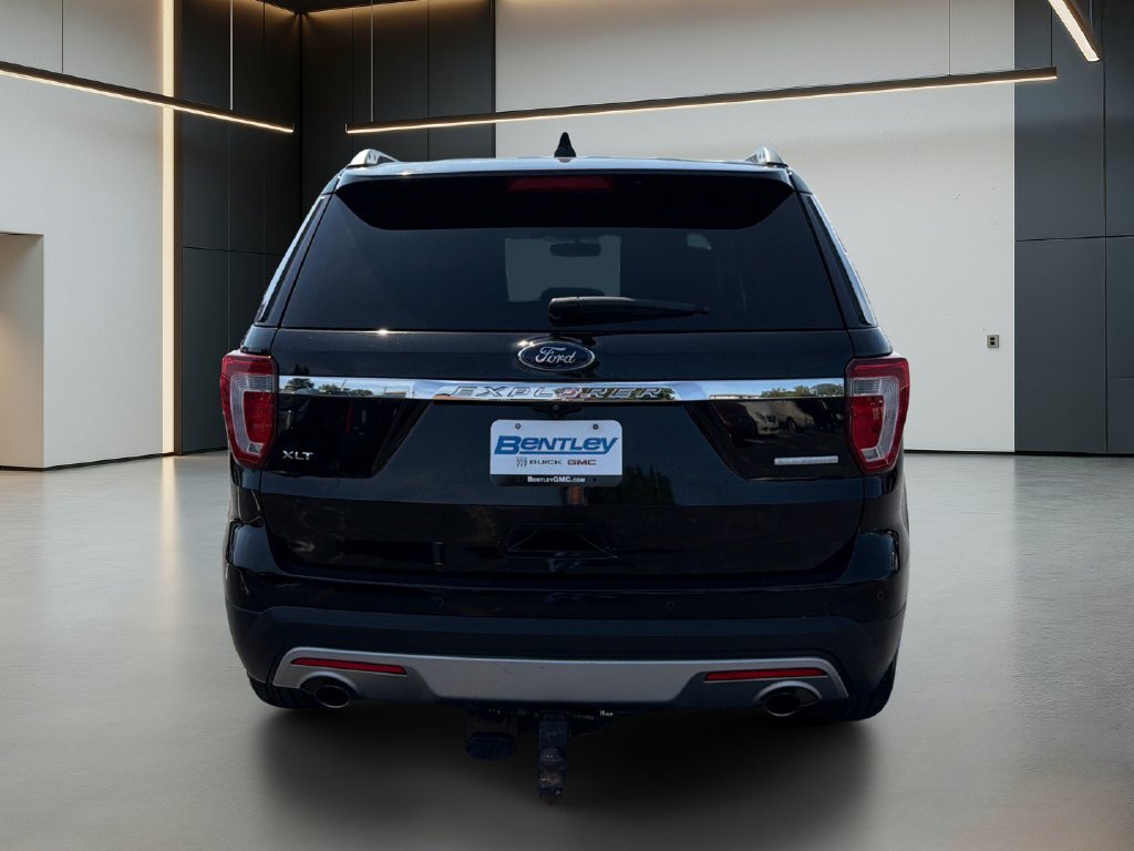 Used 2016 Ford Explorer XLT w/ Equipment Group 202A FWD image 5