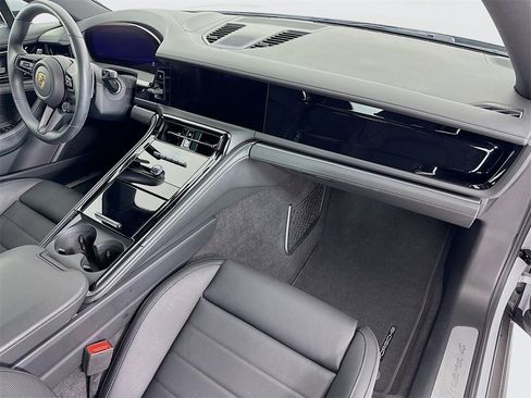 Certified 2025 Porsche Panamera 4 image 32