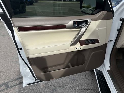 Used 2019 Lexus GX 460 Premium w/ Premium Package image 12