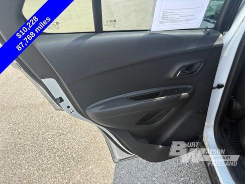 Used 2018 Chevrolet Trax LT w/ LT Convenience Package FWD image 24