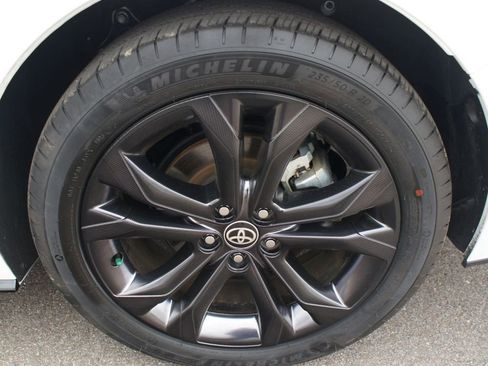 Used 2025 Toyota Sienna XSE w/ XSE Premium Package image 27