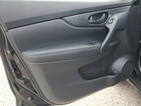 Used 2019 Nissan Rogue S image 12