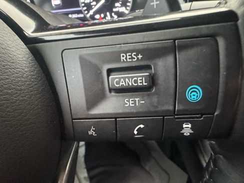 Used 2023 Nissan Pathfinder SL AWD/4WD image 18