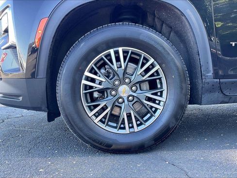 Used 2024 Chevrolet Traverse LT AWD/4WD image 9