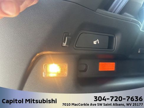 New 2025 Mitsubishi Outlander SE image 14