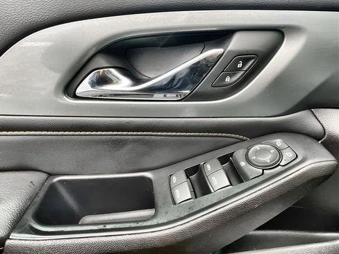 Used 2021 Chevrolet Traverse RS image 24