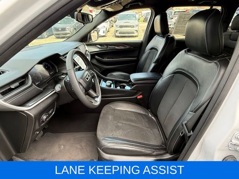 Used 2023 Jeep Grand Cherokee Altitude image 16