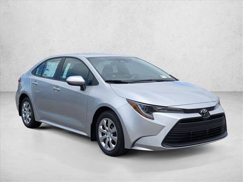 Used 2025 Toyota Corolla LE FWD image 6