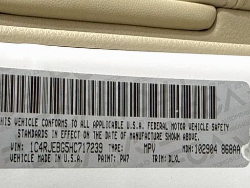 Used 2017 Jeep Grand Cherokee Limited w/ Luxury Group II RWD image 39