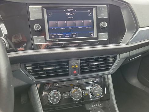 Used 2024 Volkswagen Jetta SE image 17