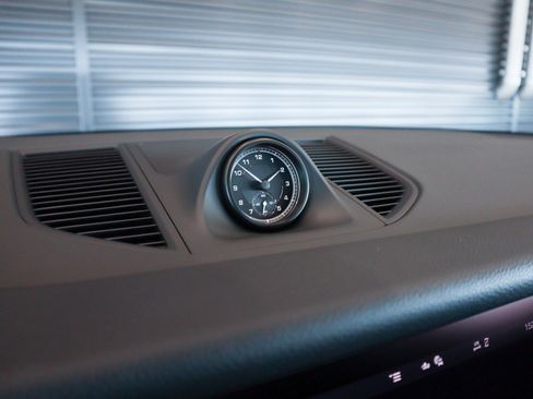 New 2026 Porsche Macan image 17