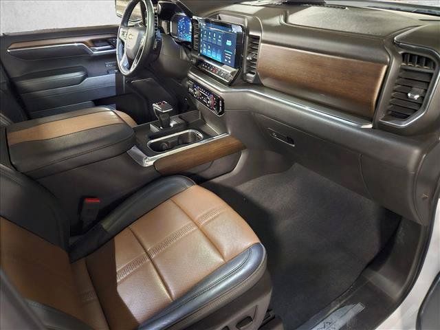 Used 2024 Chevrolet Silverado 1500 High Country w/ High Country Premium Package AWD/4WD image 19