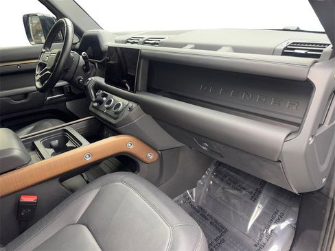 Used 2023 Land Rover Defender 130 X-Dynamic SE image 56
