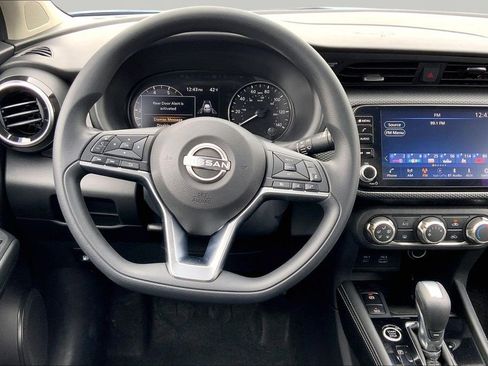 Used 2023 Nissan Kicks SV image 8