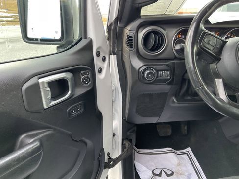 Used 2022 Jeep Wrangler Sport S image 2