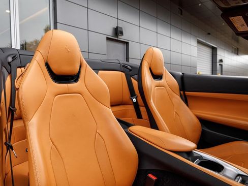 Used 2019 Ferrari Portofino RWD image 15
