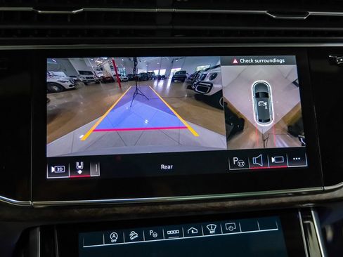 Used 2024 Audi Q8 Prestige image 23