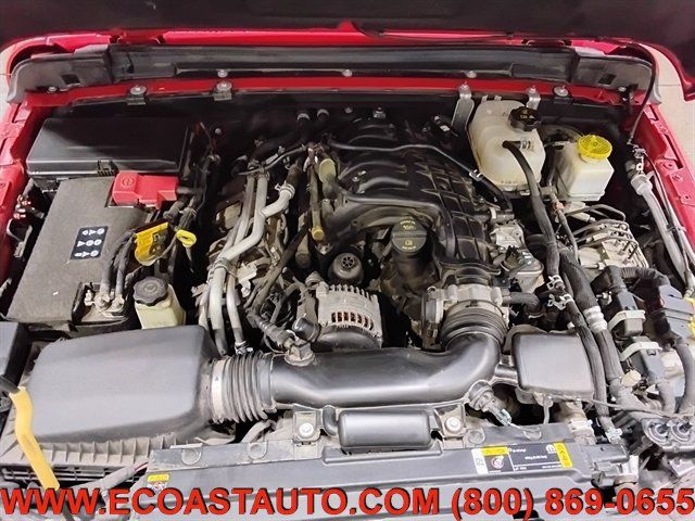 Used 2023 Jeep Gladiator Rubicon w/ Cold Weather Group AWD/4WD image 9