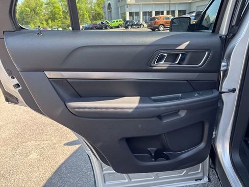 Used 2019 Ford Explorer XLT w/ Class III Trailer Tow Package AWD/4WD image 12