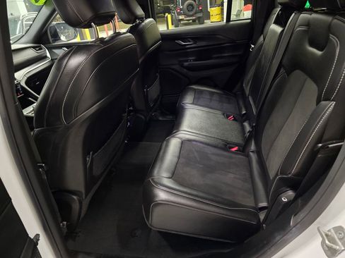 Used 2023 Jeep Grand Cherokee Altitude image 29