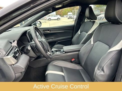 Used 2025 Toyota Camry SE image 12