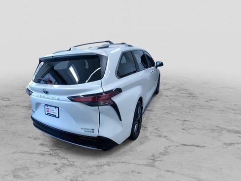Certified 2021 Toyota Sienna Platinum AWD/4WD image 10