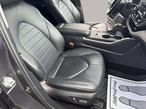 Used 2023 Toyota Highlander XLE image 18