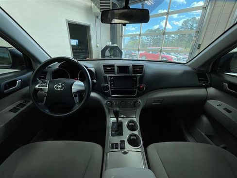 Used 2013 Toyota Highlander Plus image 19